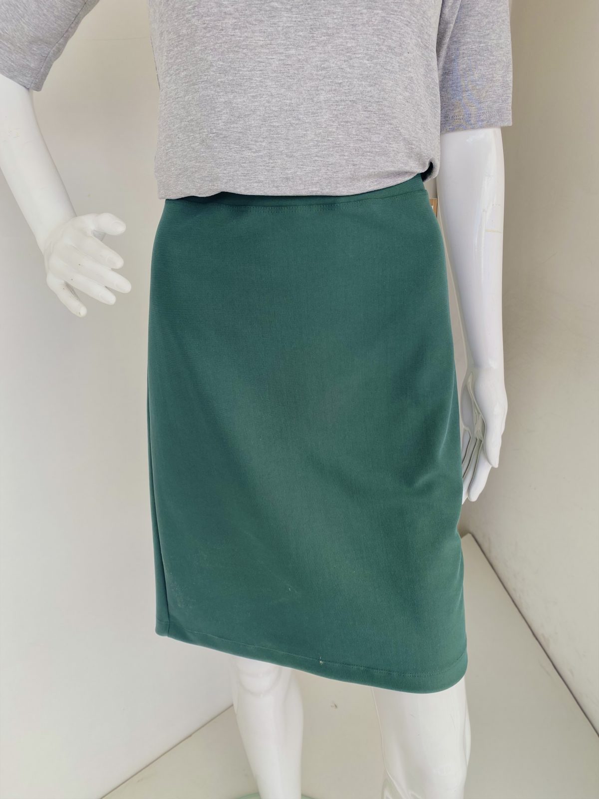 SAIA FEM SECRETARIA R40 REF.659 PTO P.