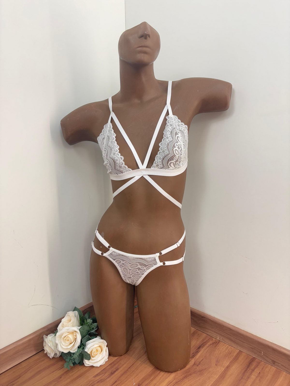 CONJ LINGERIE R74 REF.G104 PTO/BCO U.