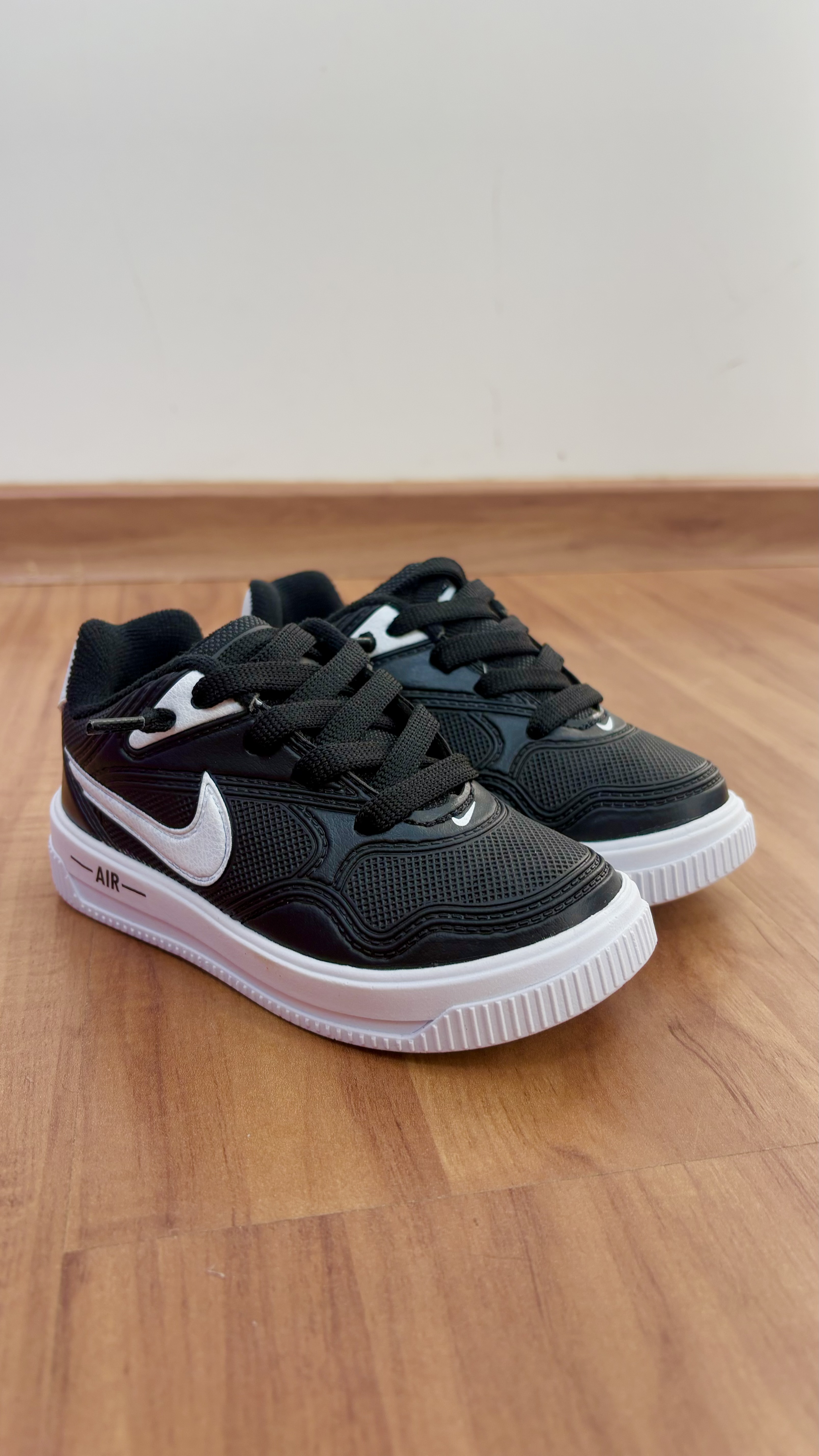 TENIS UNSX INF NIKE REPLICA REF.024 BCO 25.