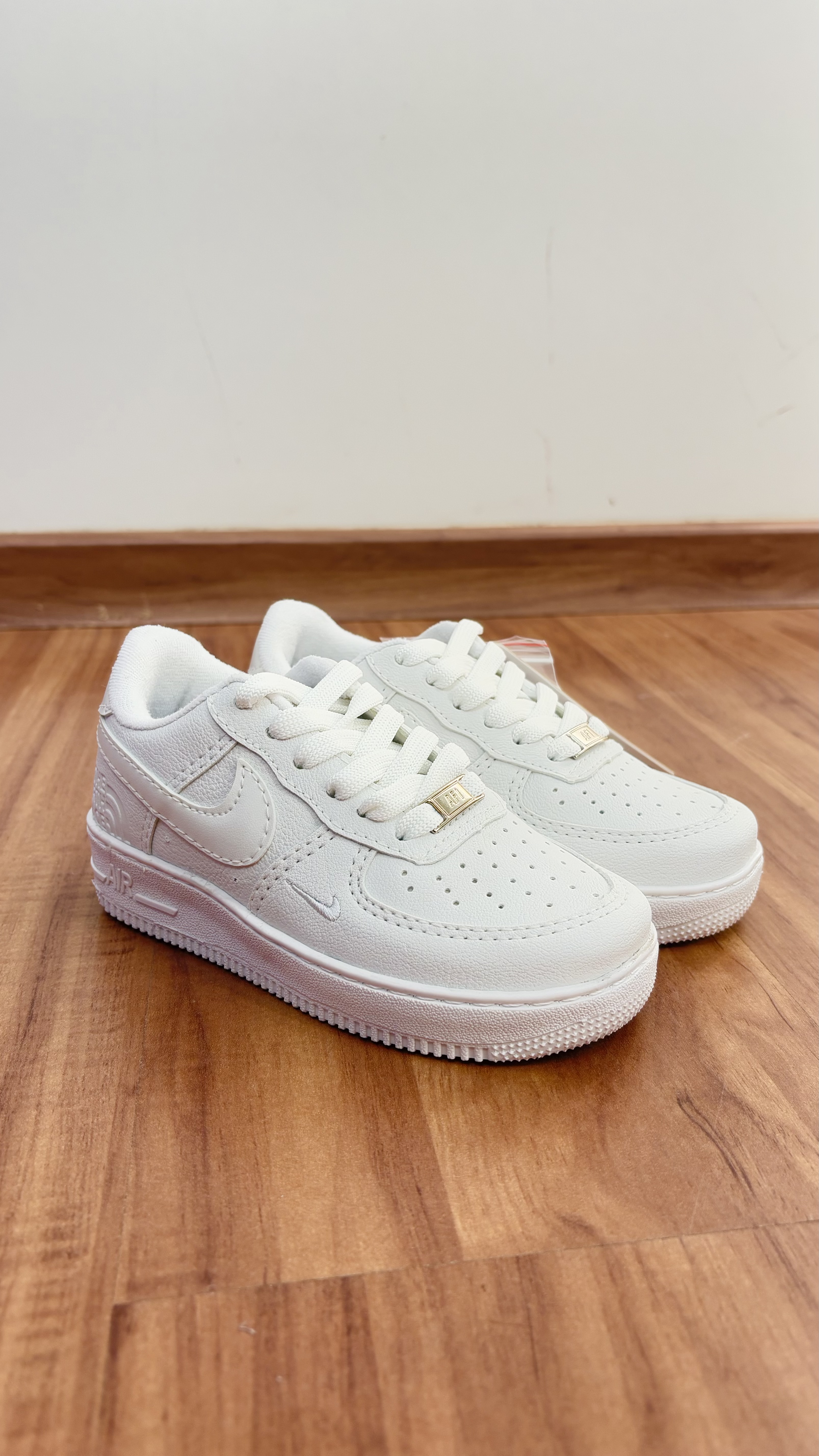 TENIS UNSX INF NIKE REPLICA REF.A200 BCO 27.