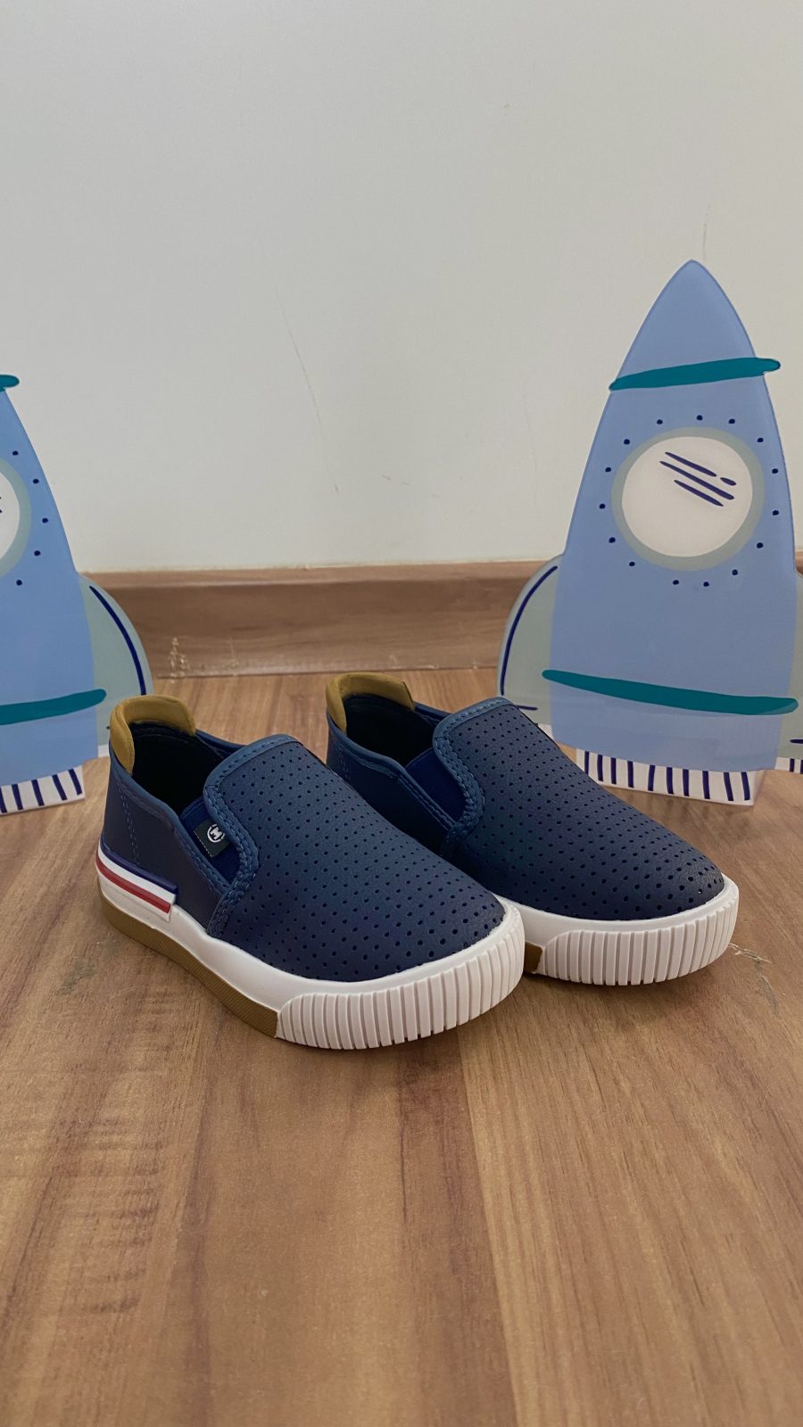 TENIS MASC INF S/CDÇ M124 REF.2615100 MRH 22.
